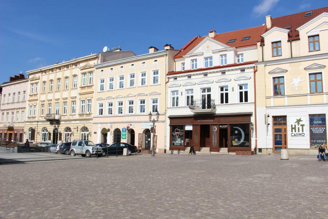 Rynek 24 *