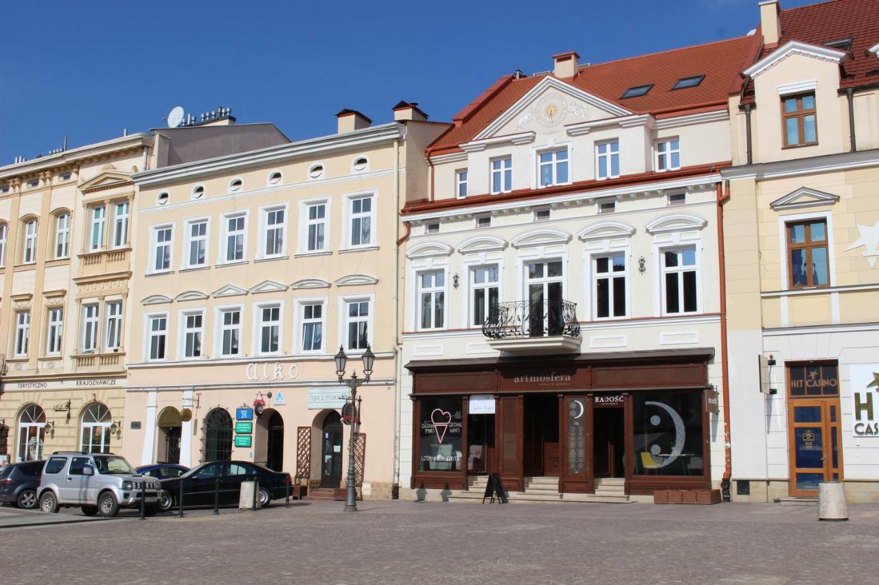 Rynek 24 *
